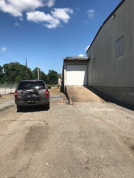 More Photos Of 66 W Colorado Ave, Memphis Warehouse For Lease