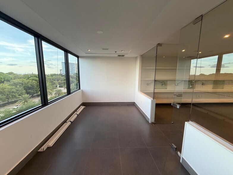 More Photos Of 4770 Biscayne Blvd, Miami Office For Sale