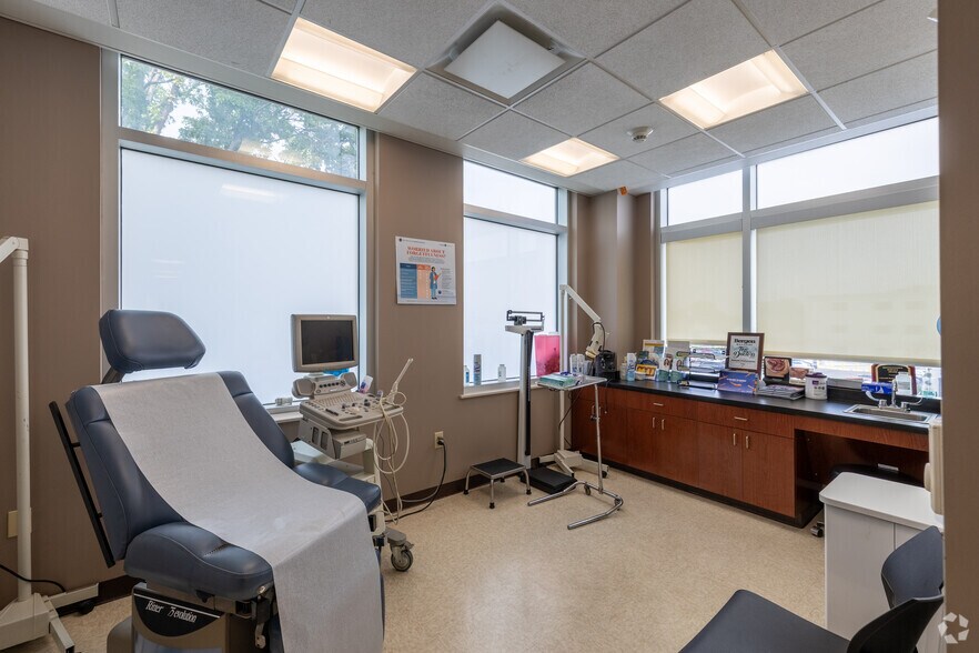 More Photos Of 14-01 Broadway, Fair Lawn Medical For Lease