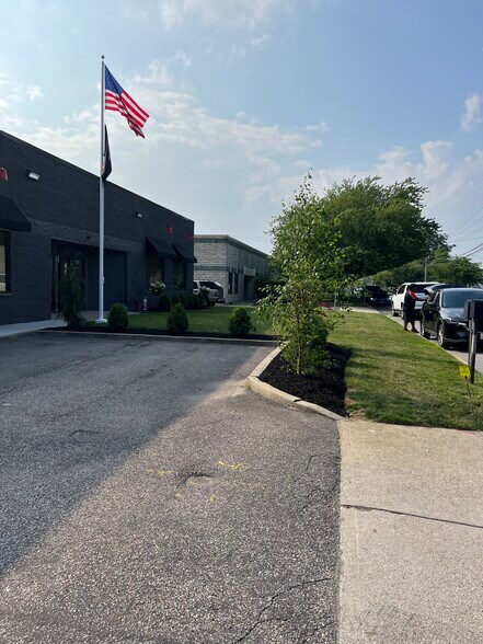 More Photos Of 80 Otis St, West Babylon Warehouse For Lease