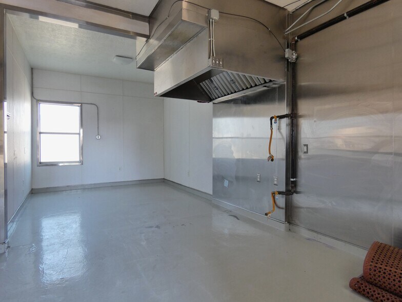 Primary Photo Of 1704 Avenue D, Rosenberg Specialty For Lease