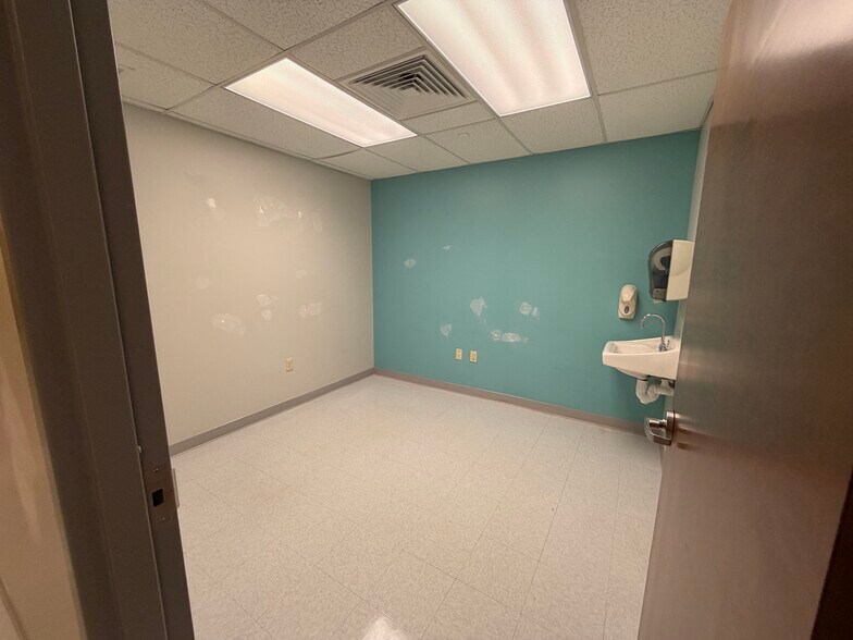More Photos Of 3143 William Penn Hwy, Easton General Retail For Lease