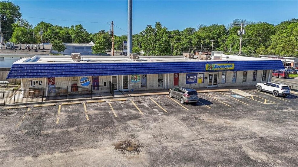 More Photos Of 4545 N Brighton Ave, Kansas City Bar For Sale