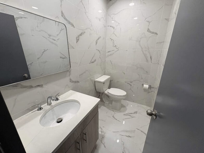More Photos Of 224 Fifth Ave, New York Loft Creative Space For Lease