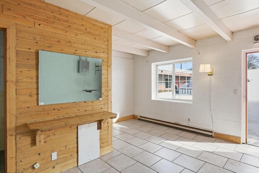 More Photos Of 1712 Ashmun St, Sault Sainte Marie Hotel For Sale