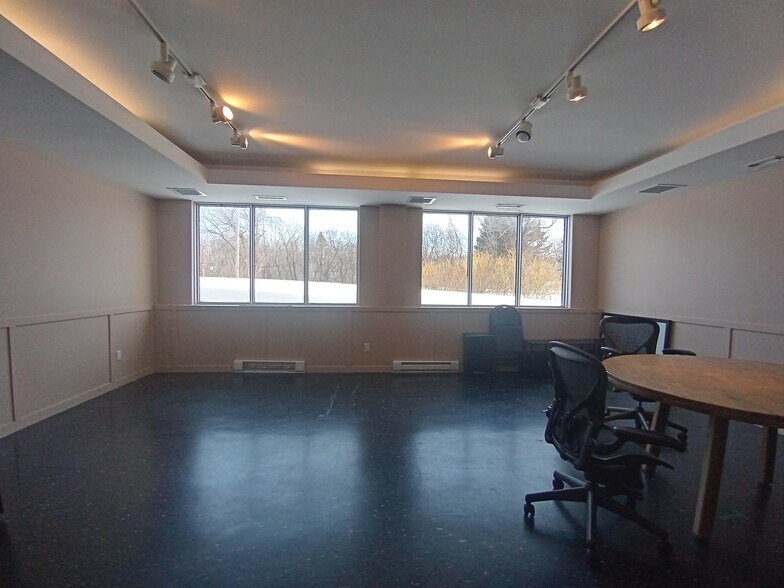 More Photos Of 300 Terry Fox Dr, Ottawa Office For Sale