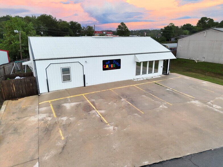 More Photos Of 1555 Echota Ave, Tahlequah Office For Sale