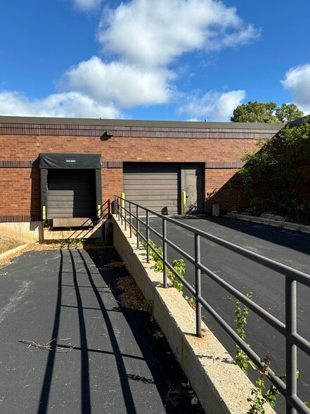 More Photos Of 11301 W Lake Park Dr, Milwaukee Office For Sale