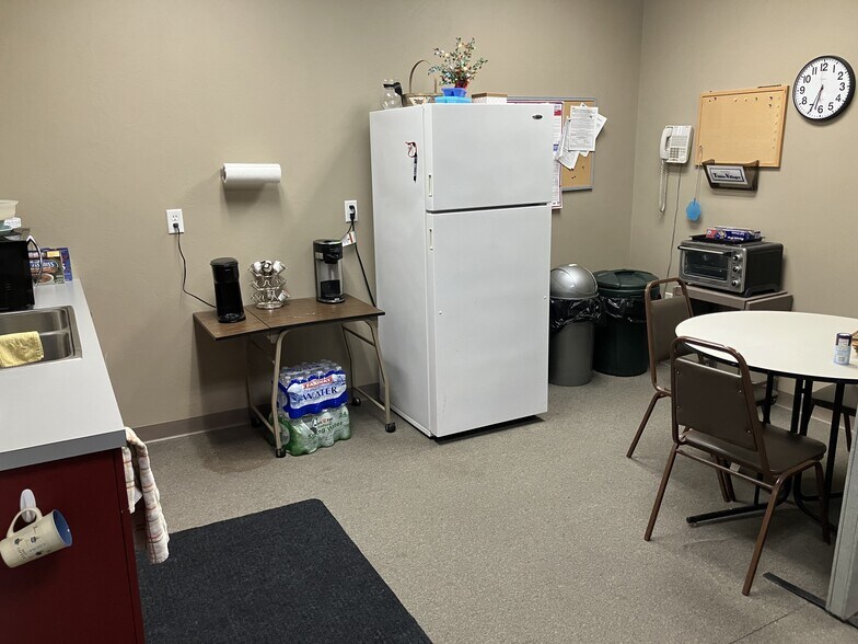 More Photos Of 1810-1900 Crooks Ave, Kaukauna General Retail For Lease