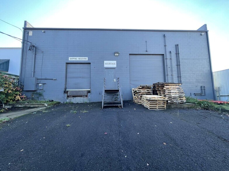 More Photos Of 10527 NE Sandy Blvd, Portland Warehouse For Lease