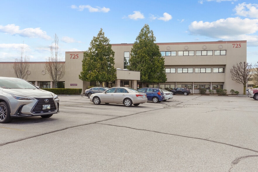 More Photos Of 725 Reservoir Ave, Cranston Medical For Lease