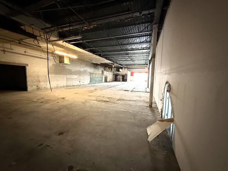 More Photos Of 11811 E 8 Mile Rd, Warren General Retail For Lease