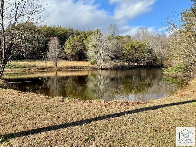 More Photos Of 82 Saddleridge Rd, Bassett Restaurant For Sale