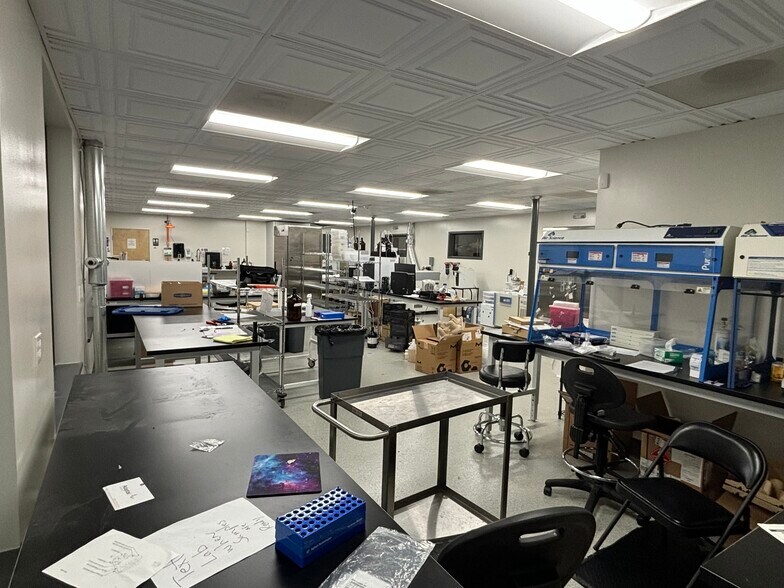 More Photos Of 14625-14640 SE 82nd Dr, Clackamas Manufacturing For Lease