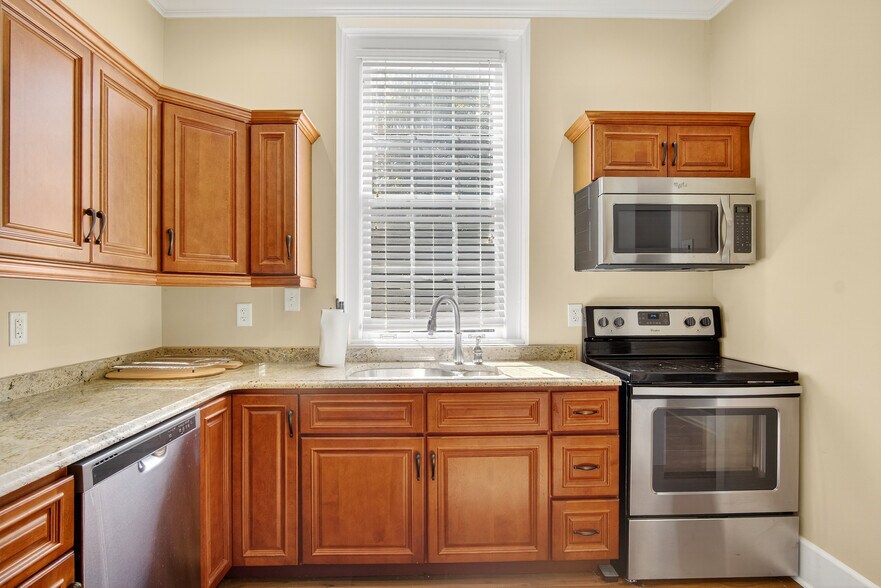 More Photos Of 115 E Market St, Warrenton Office For Lease