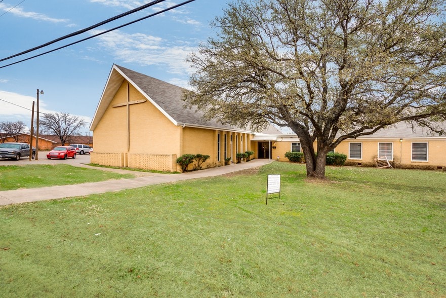 More Photos Of 4633 Wichita St, Fort Worth Religious Facility For Lease