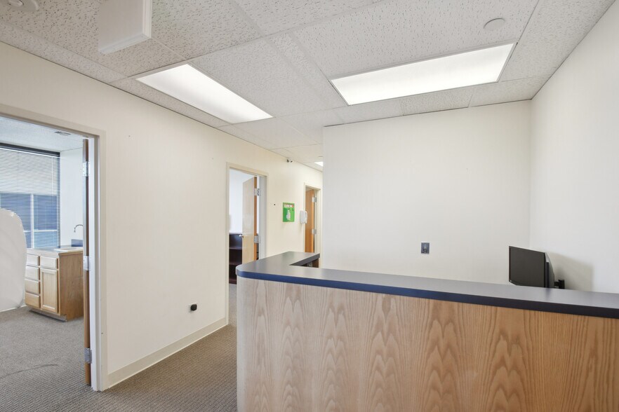 More Photos Of 1421 S Potomac St, Aurora Medical For Lease