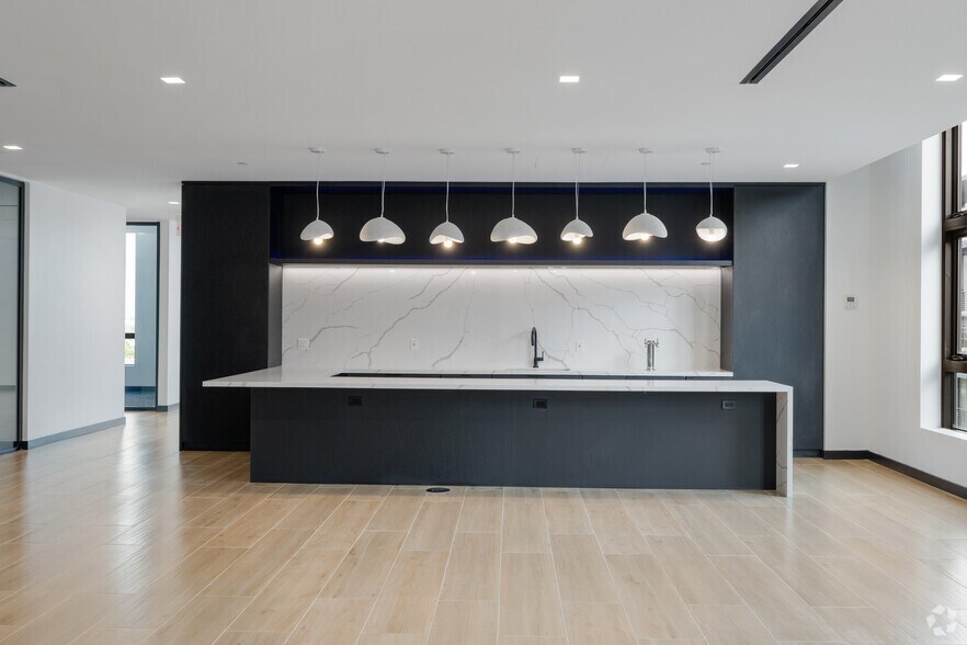 More Photos Of 218 NW 24th St, Miami Office Residential For Lease
