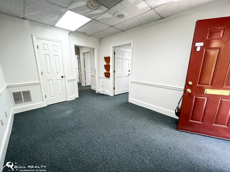 More Photos Of 200 Market Pl, Roswell Office Residential For Lease