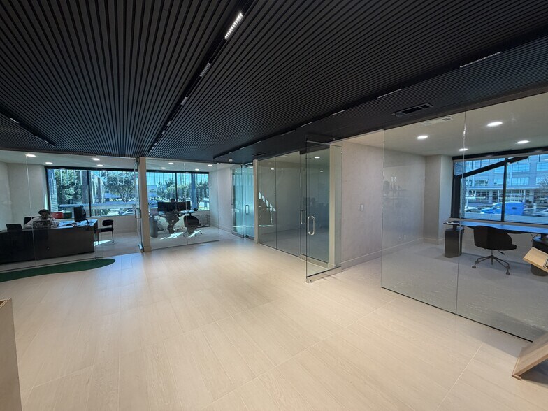 More Photos Of 17130 N Dallas Pky, Dallas Office For Sale