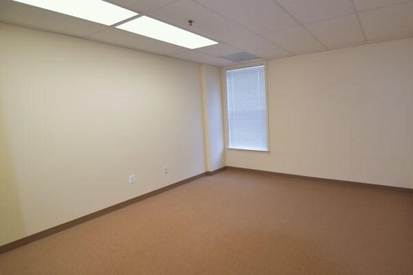 More Photos Of 601 7th St, Laurel Office For Sale