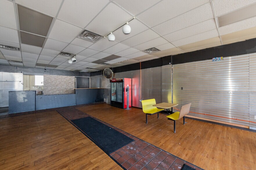 More Photos Of 2078-2080 S Taylor Rd, Cleveland Storefront For Sale