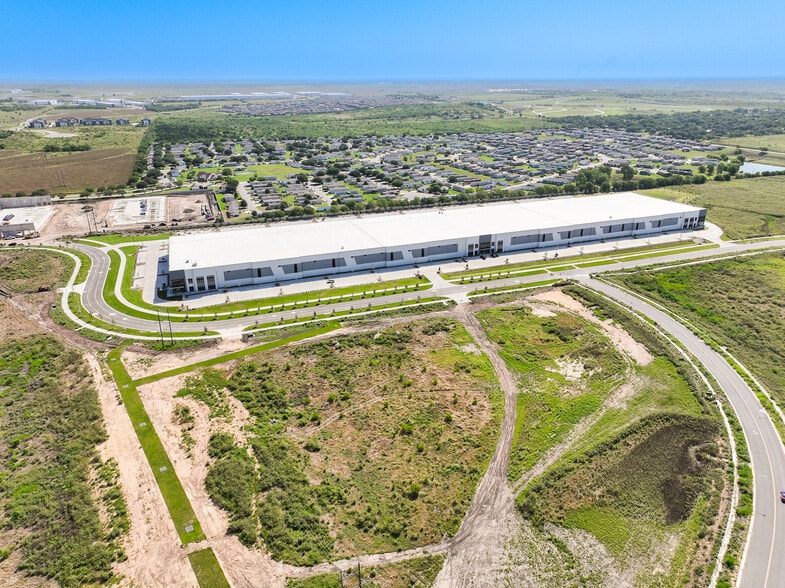 More Photos Of 435 Aiken Dr, San Marcos Distribution For Sale