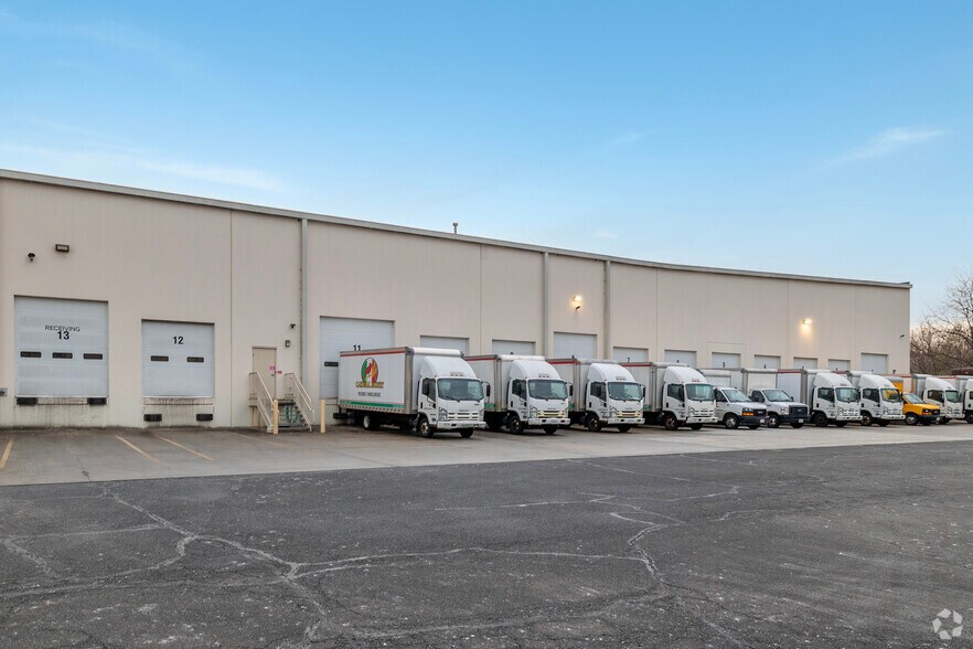 More Photos Of 22704 Commerce Center Ct, Sterling Warehouse For Lease