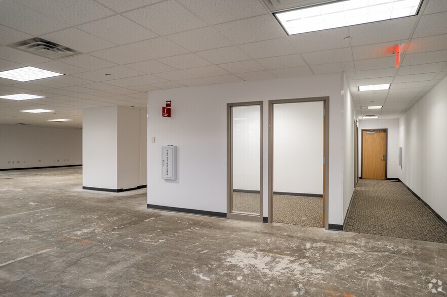 More Photos Of 2950 Express Dr S, Islandia Office For Lease