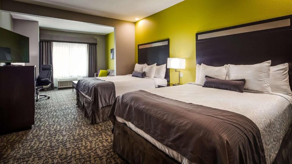 More Photos Of 501 7th St, Bay City Hotel For Sale