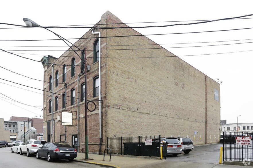 More Photos Of 1105 W Chicago Ave, Chicago Loft Creative Space For Lease