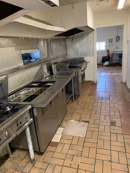 More Photos Of 2409 N Alexander Dr, Baytown General Retail For Lease