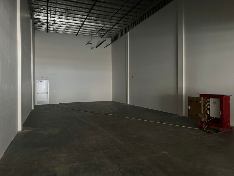 More Photos Of 4899 Vanguard Rd, Richmond Warehouse For Lease