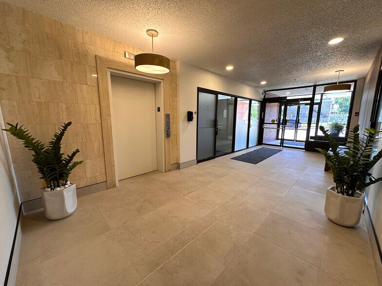 More Photos Of 811 14 St NW, Calgary Office For Lease