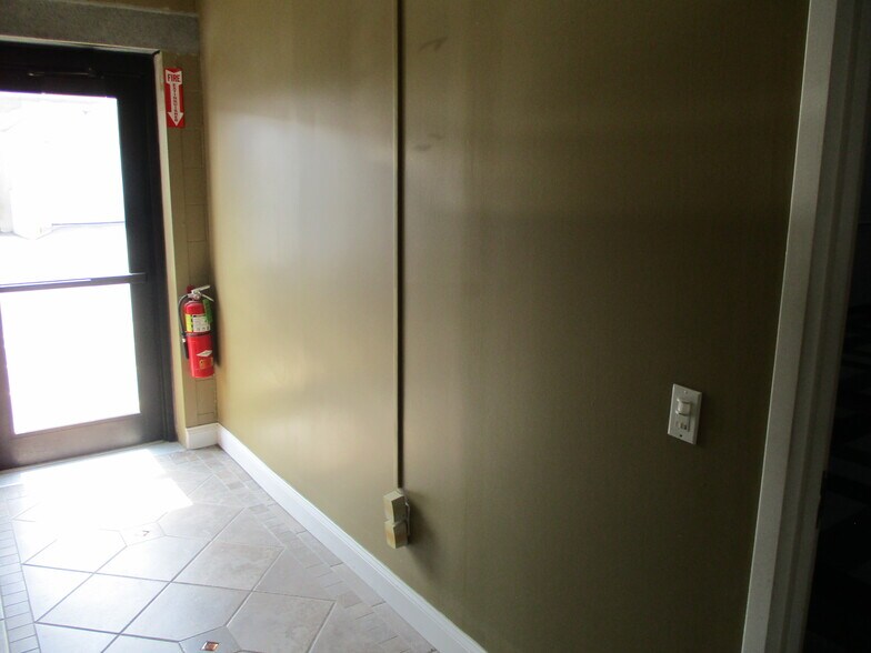 More Photos Of 900 Jefferson Rd, Rochester General Retail For Lease