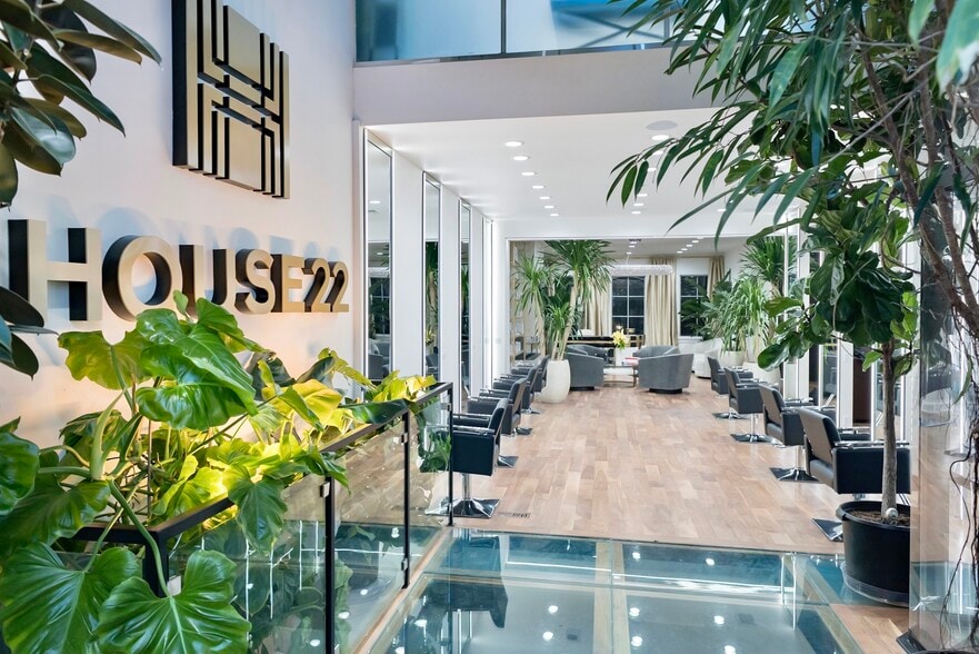 More Photos Of 22 E Elm St, Chicago Storefront Retail Office For Sale