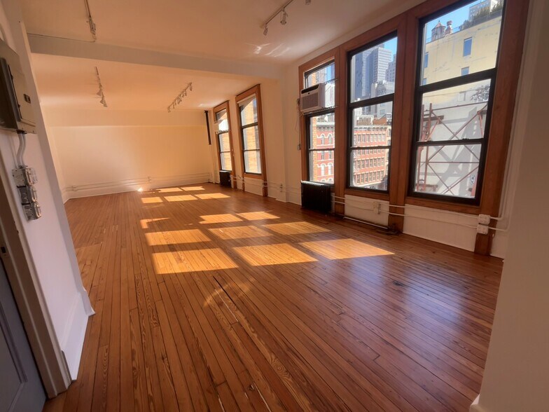 More Photos Of 66 W Broadway, New York Office For Lease