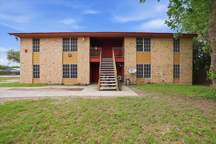 More Photos Of 600 E Crockett St, Beeville Apartments For Sale
