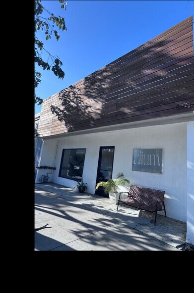 More Photos Of 6031 Washington Blvd, Culver City Storefront For Lease