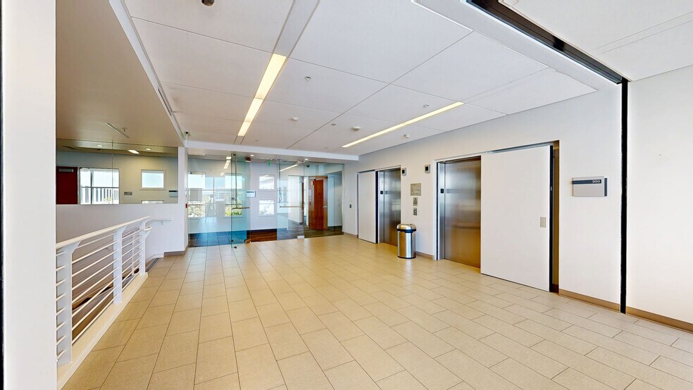 More Photos Of 7999 Gateway Blvd, Newark Unknown For Lease
