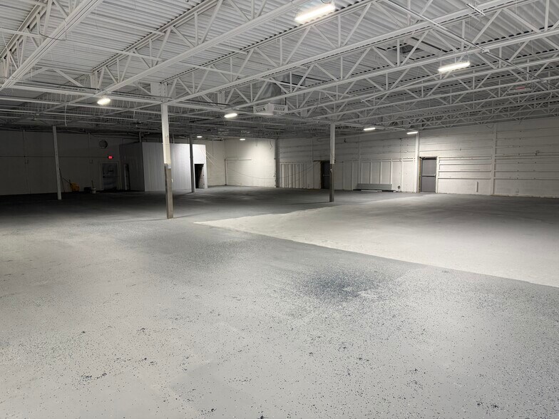 More Photos Of 3402 Richfield Rd, Flint Freestanding For Lease
