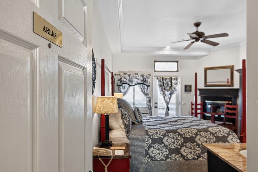 More Photos Of 95 S Ocean Ave, Cayucos Hospitality For Sale