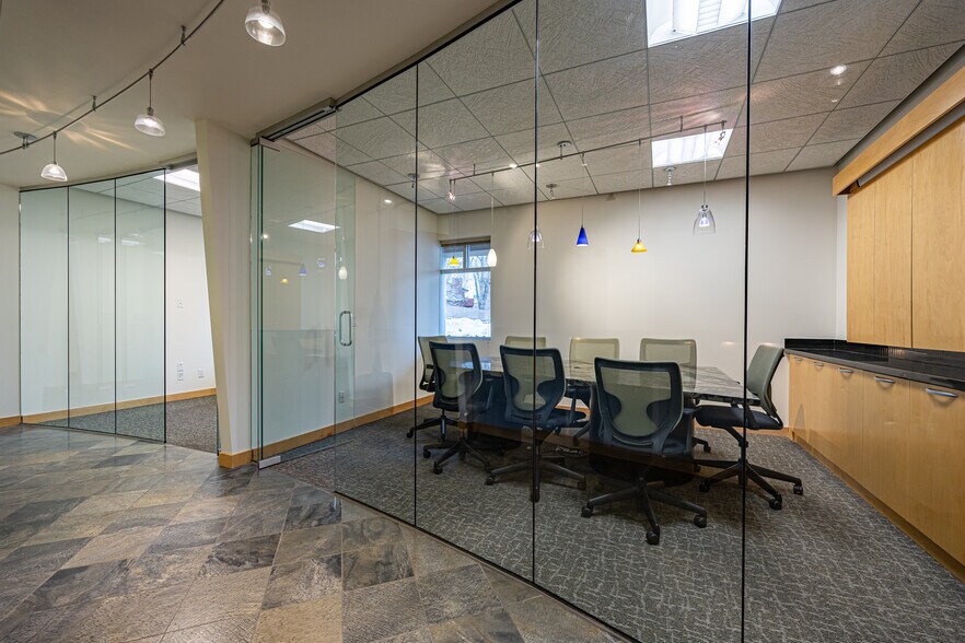 More Photos Of 7390 Creek Rd, Sandy Office For Lease