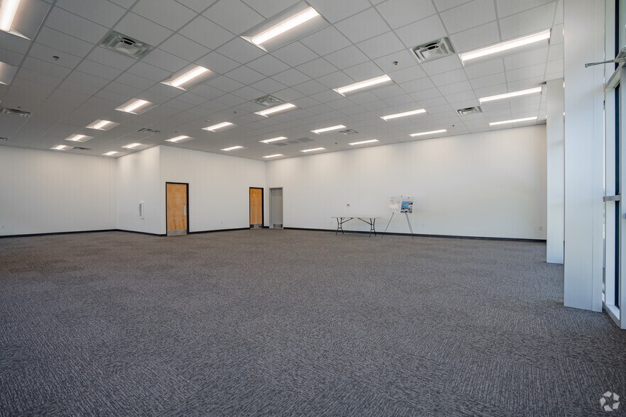 More Photos Of 3715 US Hwy 51, Southaven Distribution For Lease