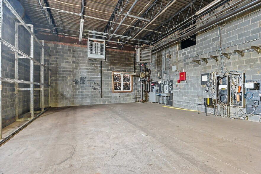 More Photos Of 1010 Spruce St, Lawrenceville Warehouse For Sale