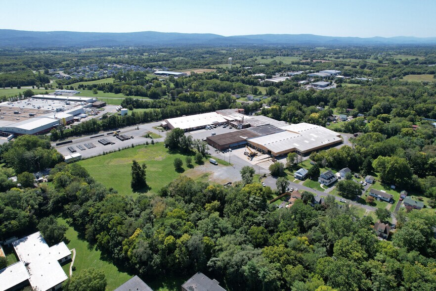 More Photos Of 351 Station Rd, Berryville Manufacturing For Lease