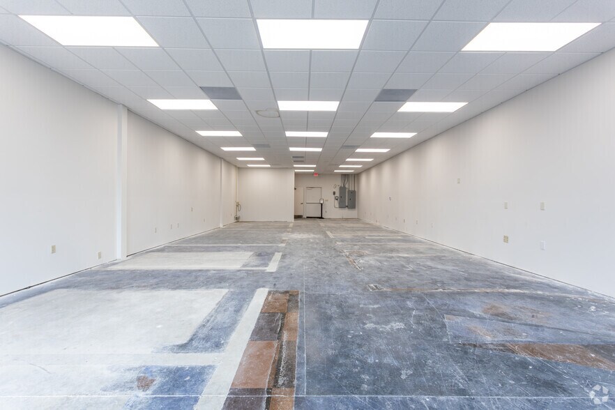 More Photos Of 1701 Rollins Way, Columbus Freestanding For Sale