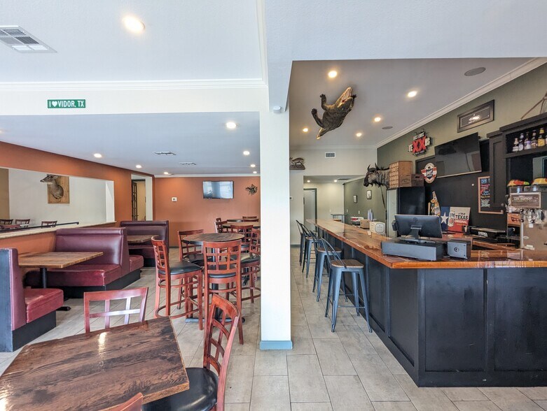 More Photos Of 1465 N Main St, Vidor Freestanding For Sale