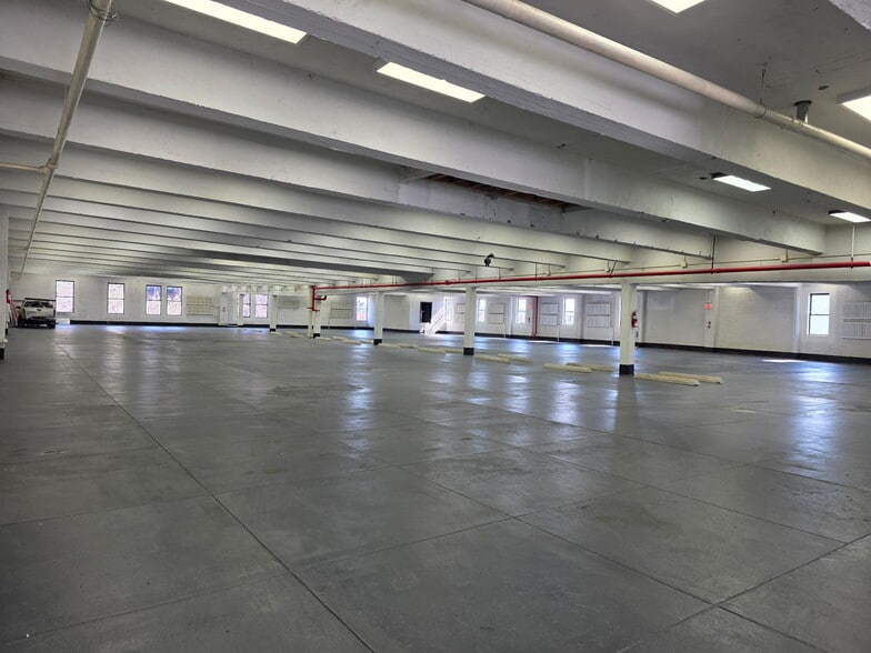 More Photos Of 305 E 182nd St, Bronx Light Manufacturing For Sale