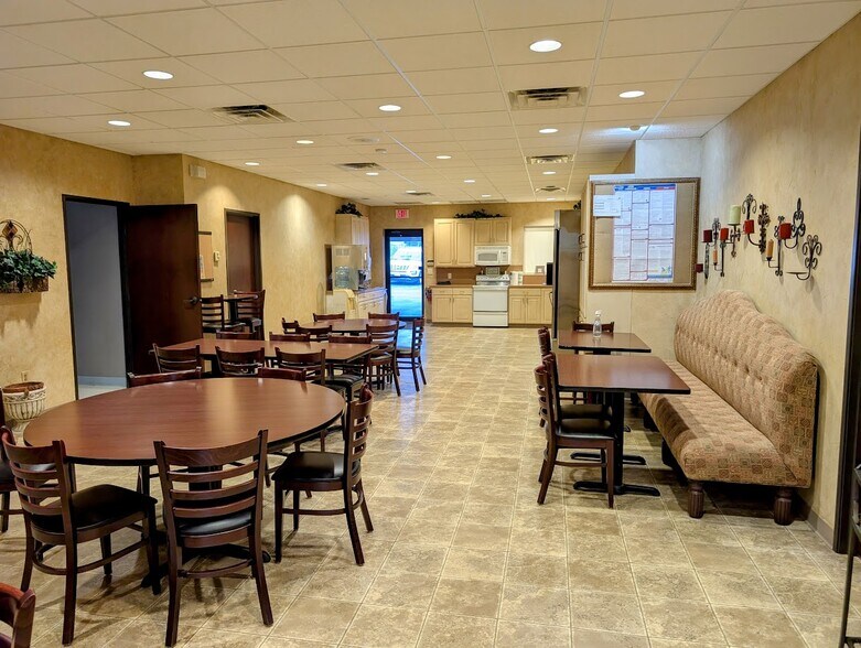 More Photos Of 6900 Sanger Ave, Waco Office For Sale